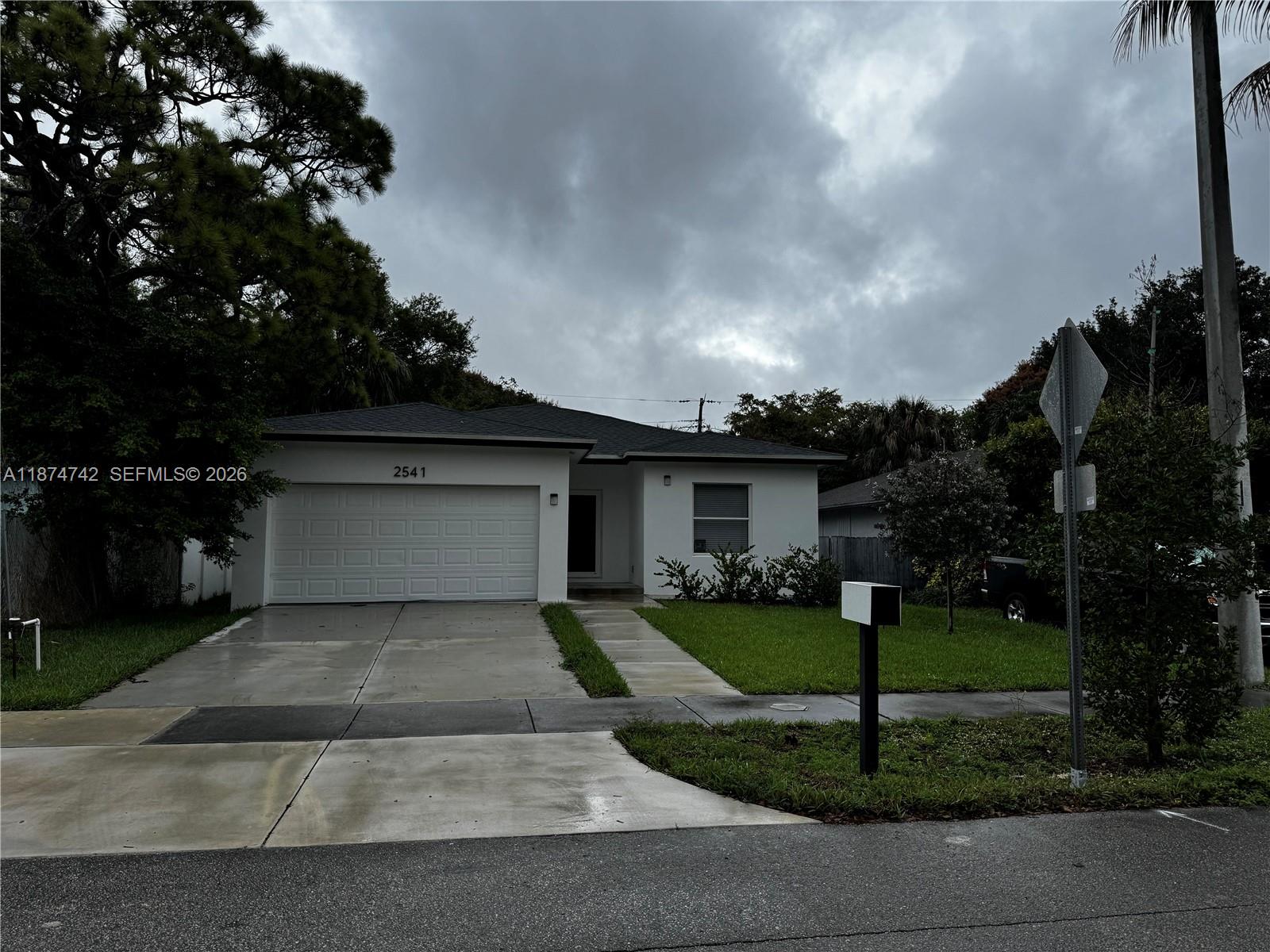 2541 NW 9th St Property Photo 1