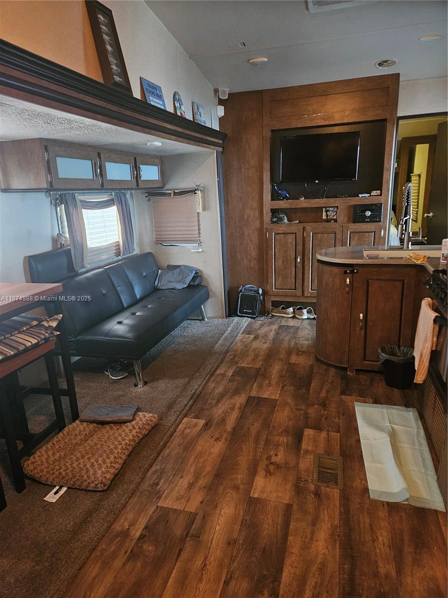 325 Calusa St #259 Property Photo 10