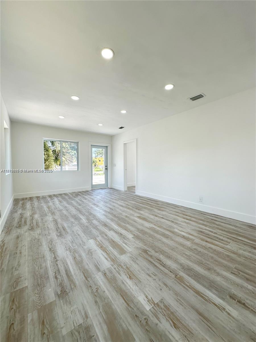 2740 Nw 49th St Property Photo 3