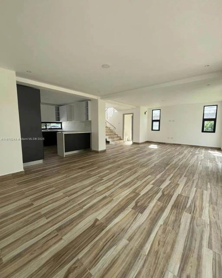 A11875243 Property Photo 7