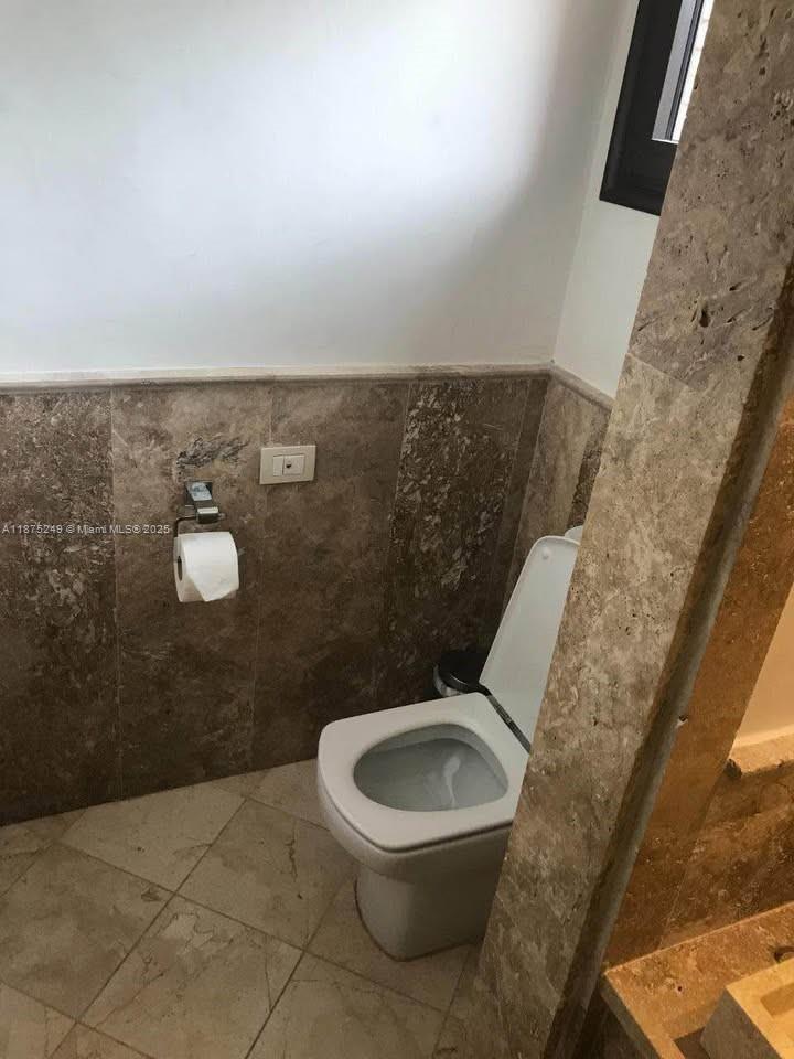 A11875249 Property Photo 8
