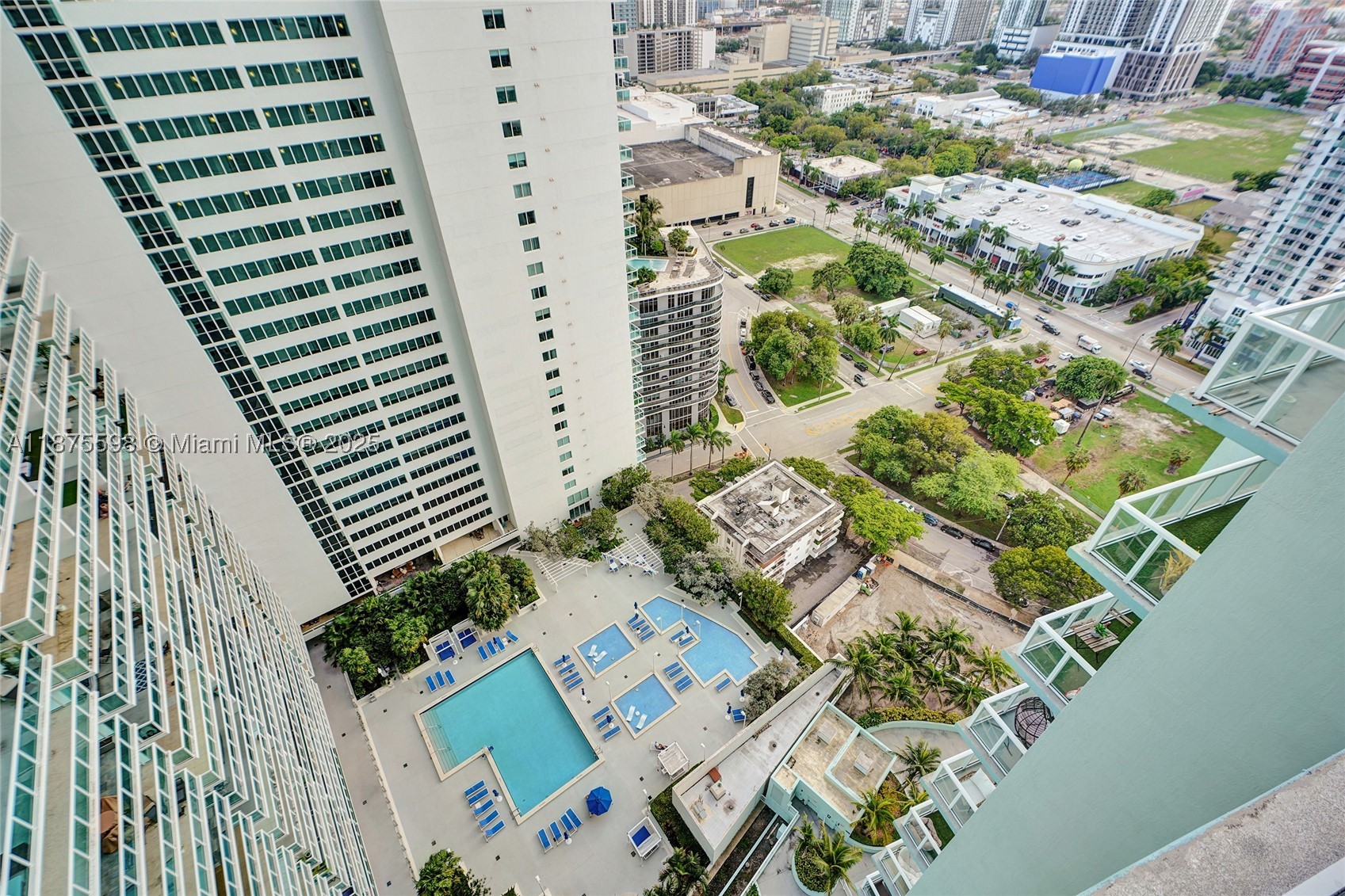 1900 N Bayshore Dr 3207 Property Photo 19