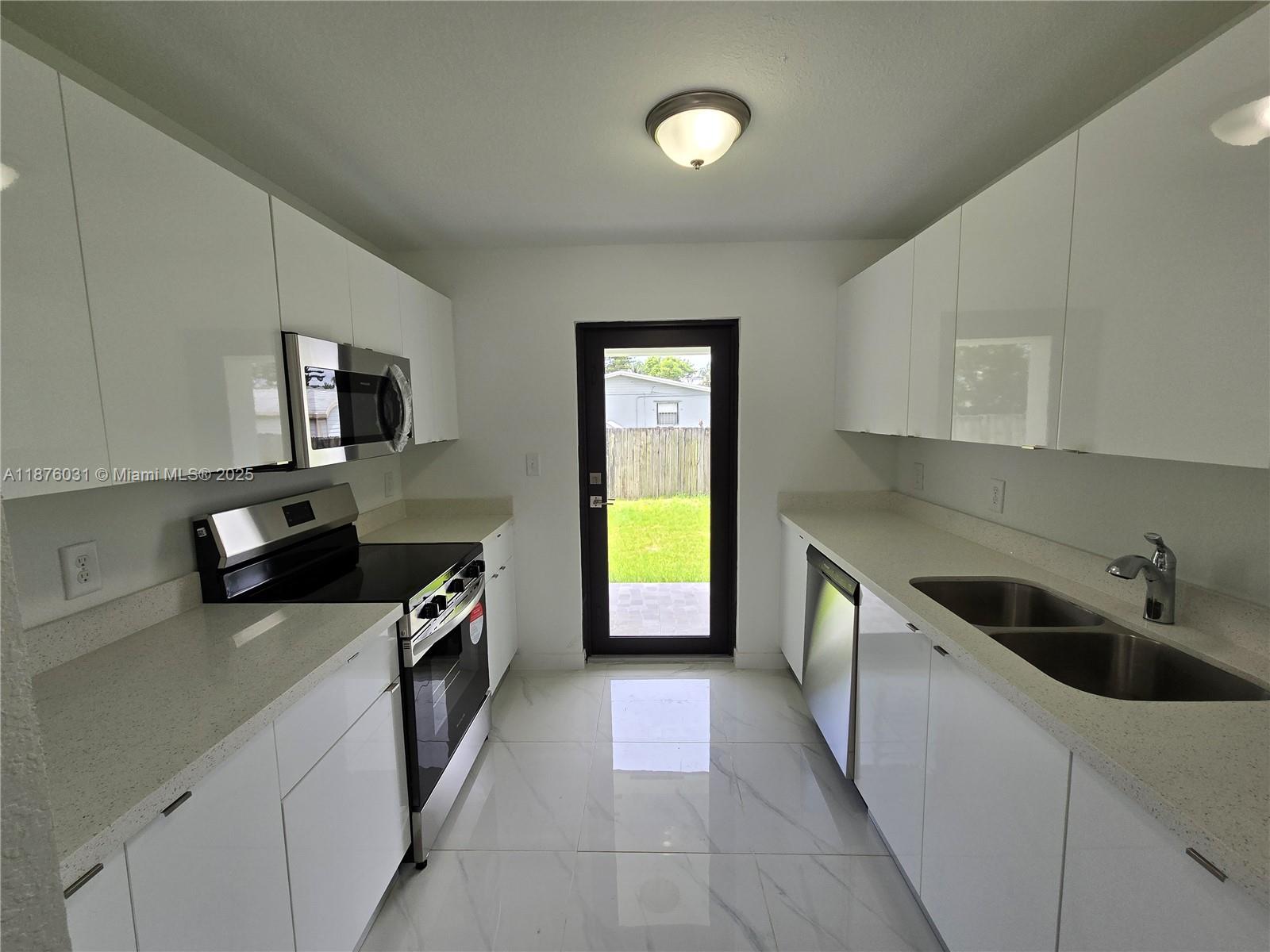 A11876031 Property Photo 2