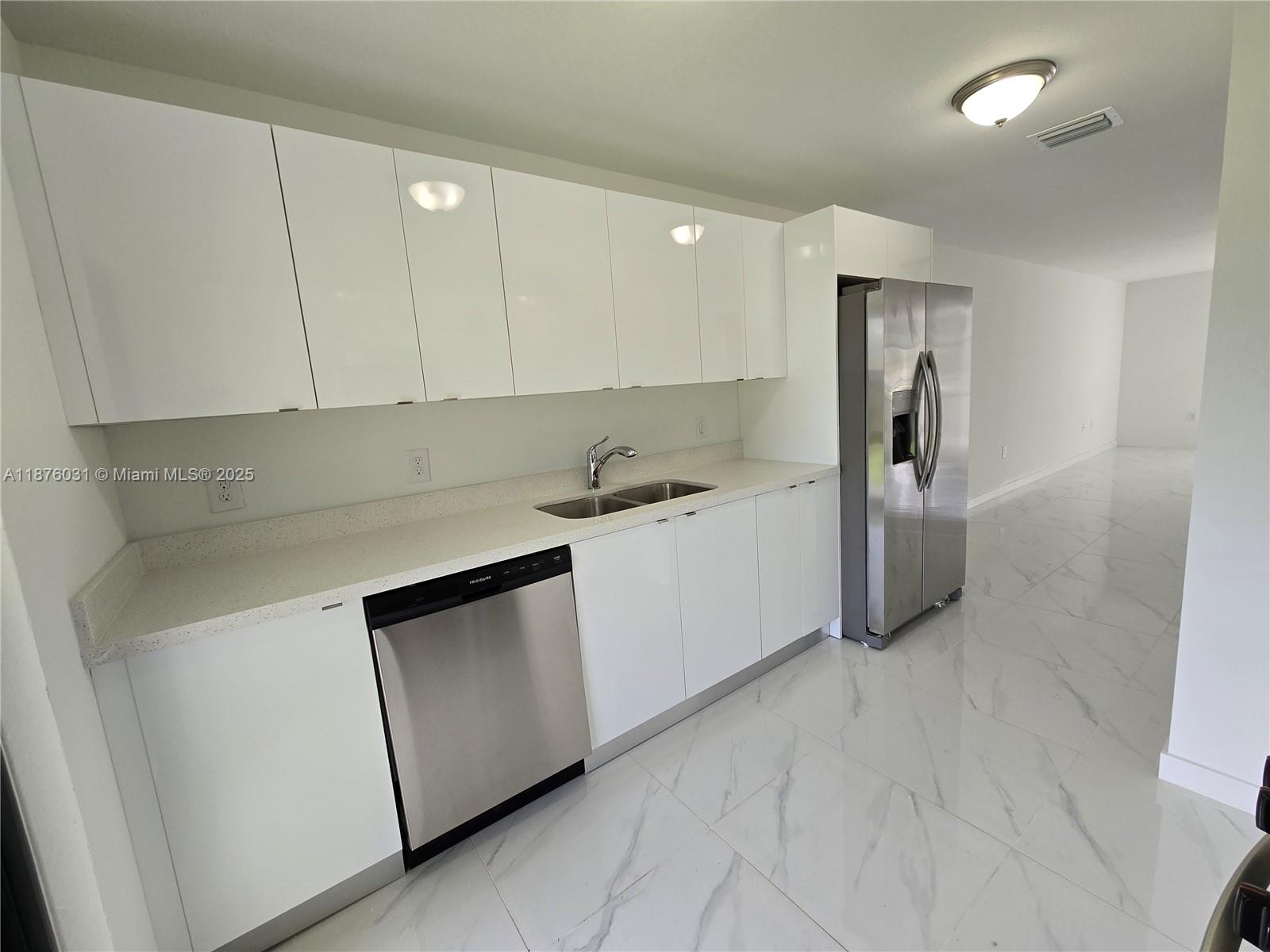 A11876031 Property Photo 3