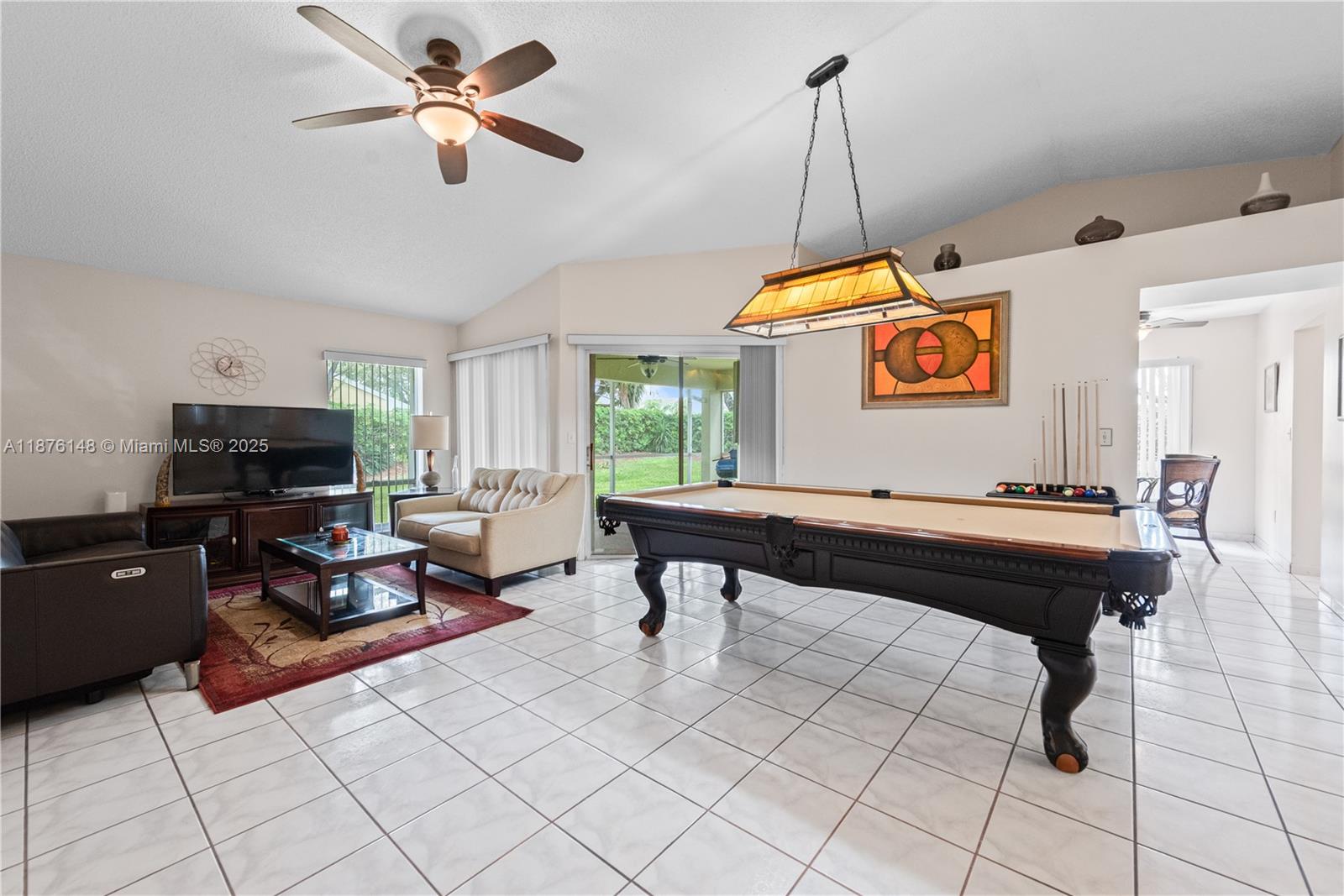 2585 Se 7th Pl Property Photo 3