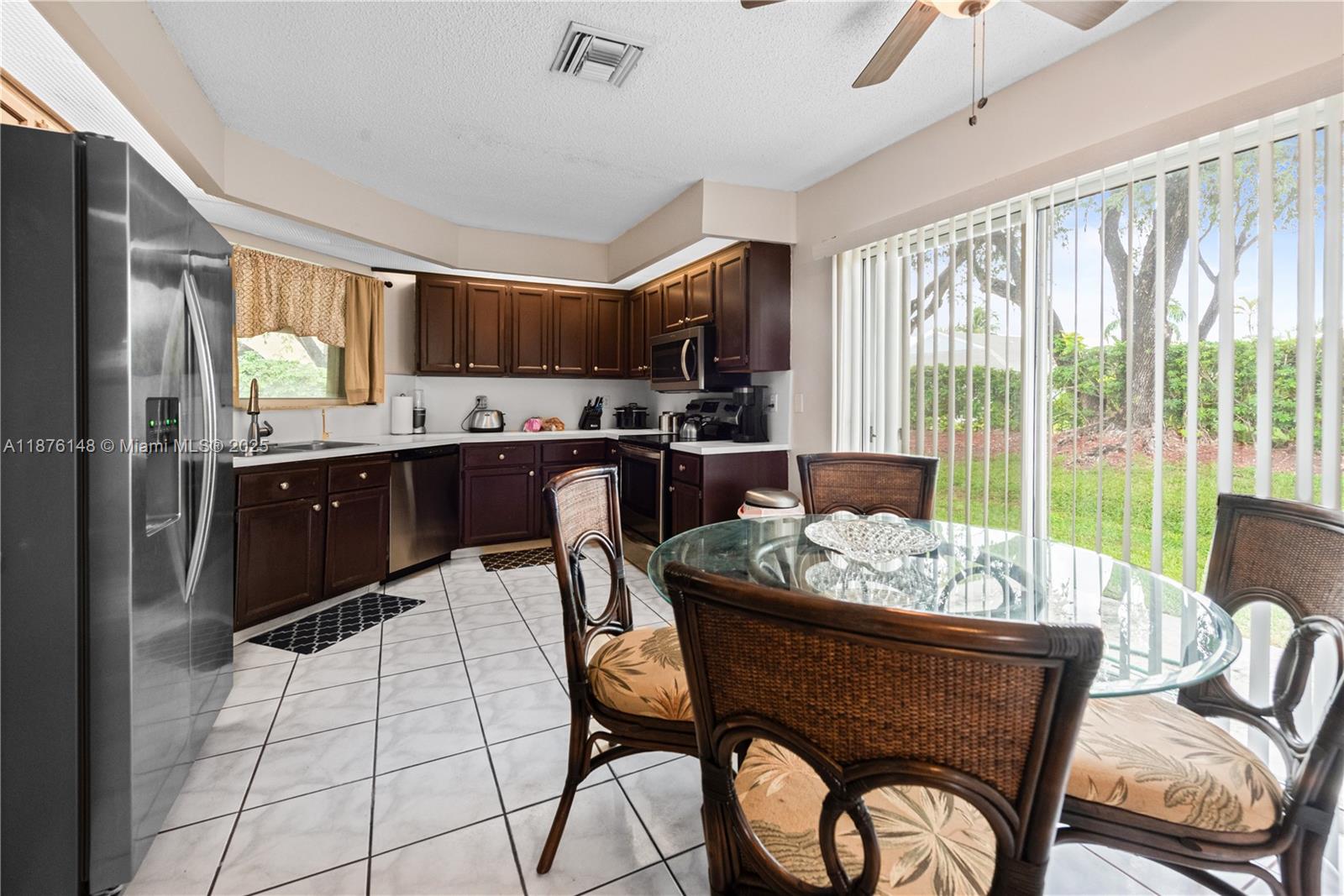 2585 Se 7th Pl Property Photo 4