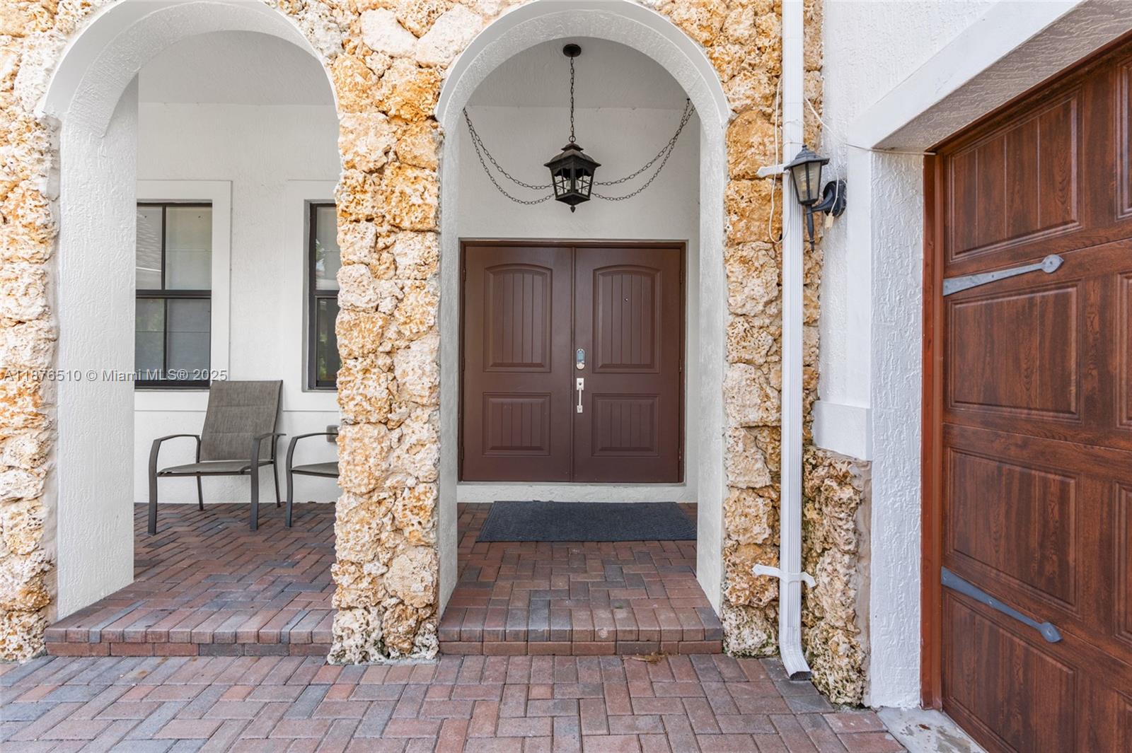 A11876510 Property Photo 4