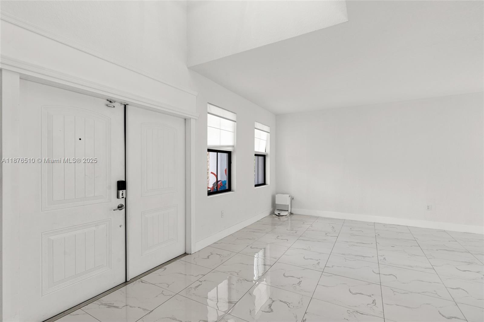 A11876510 Property Photo 6