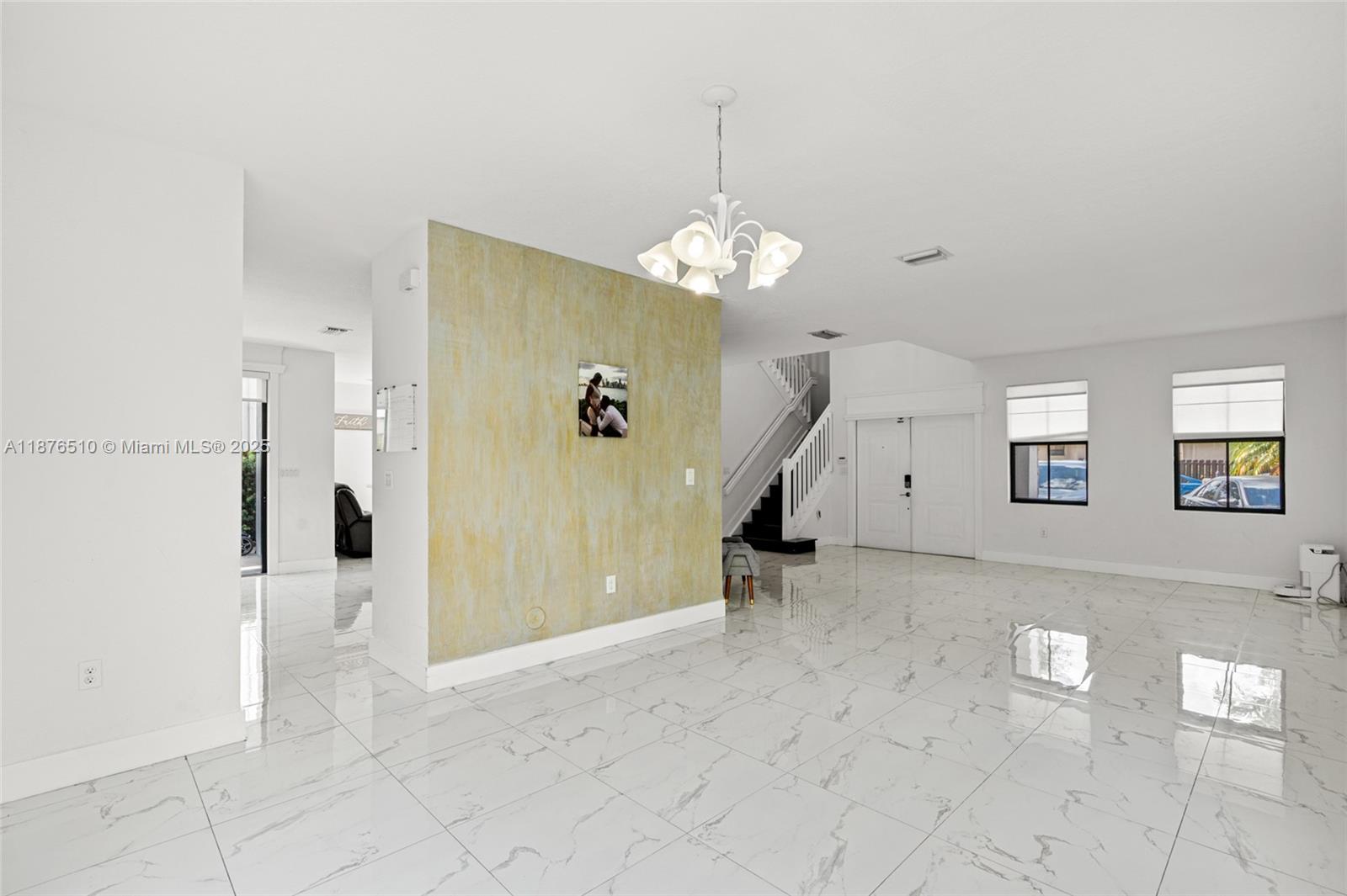 A11876510 Property Photo 9