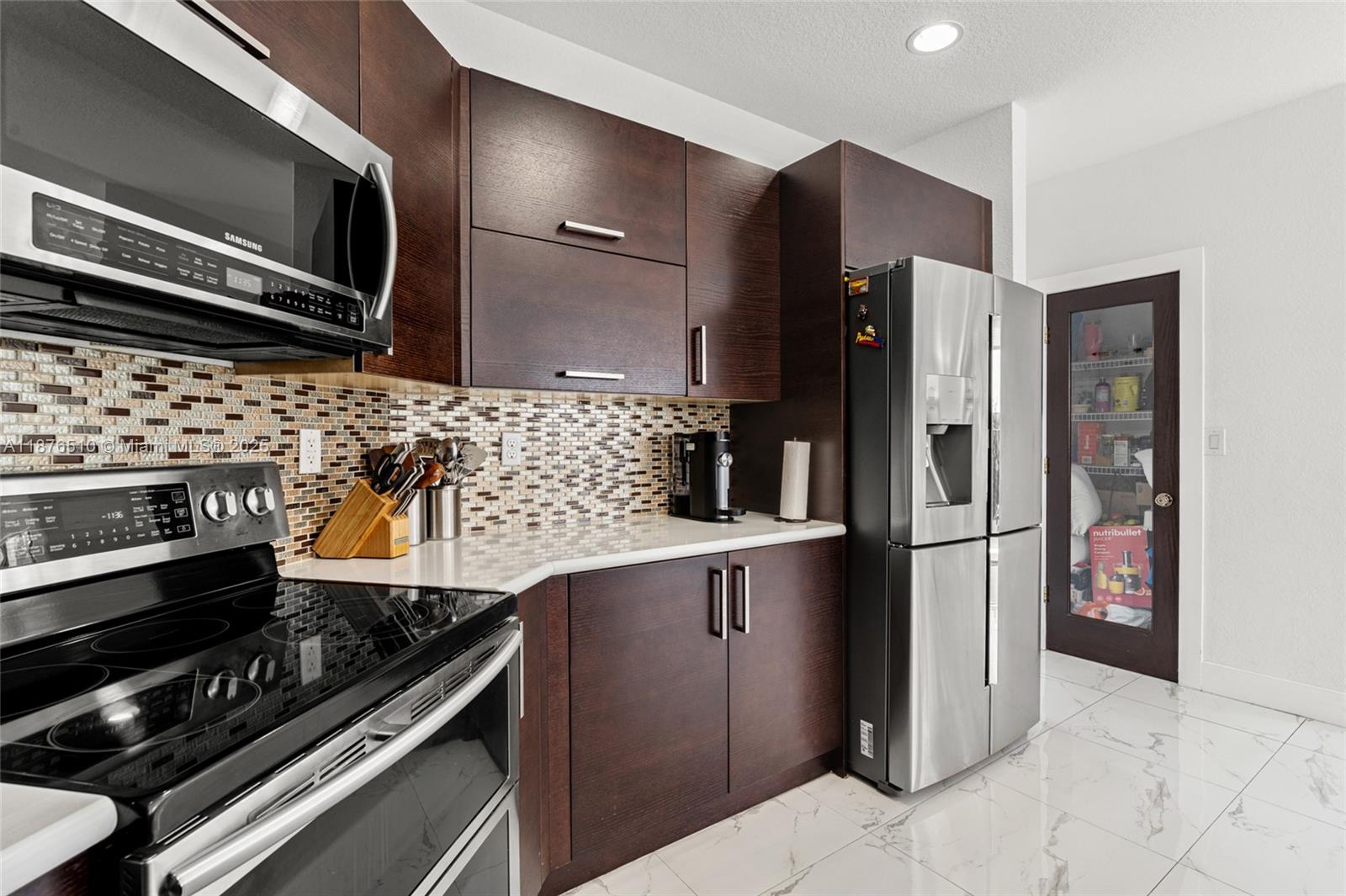 A11876510 Property Photo 13