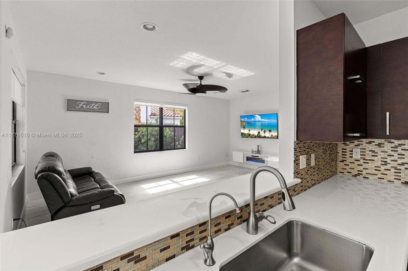 A11876510 Property Photo 14