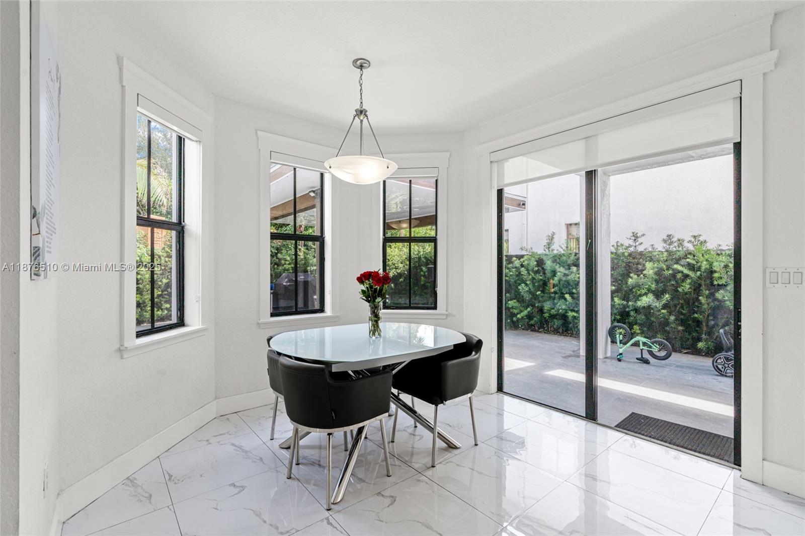 A11876510 Property Photo 15