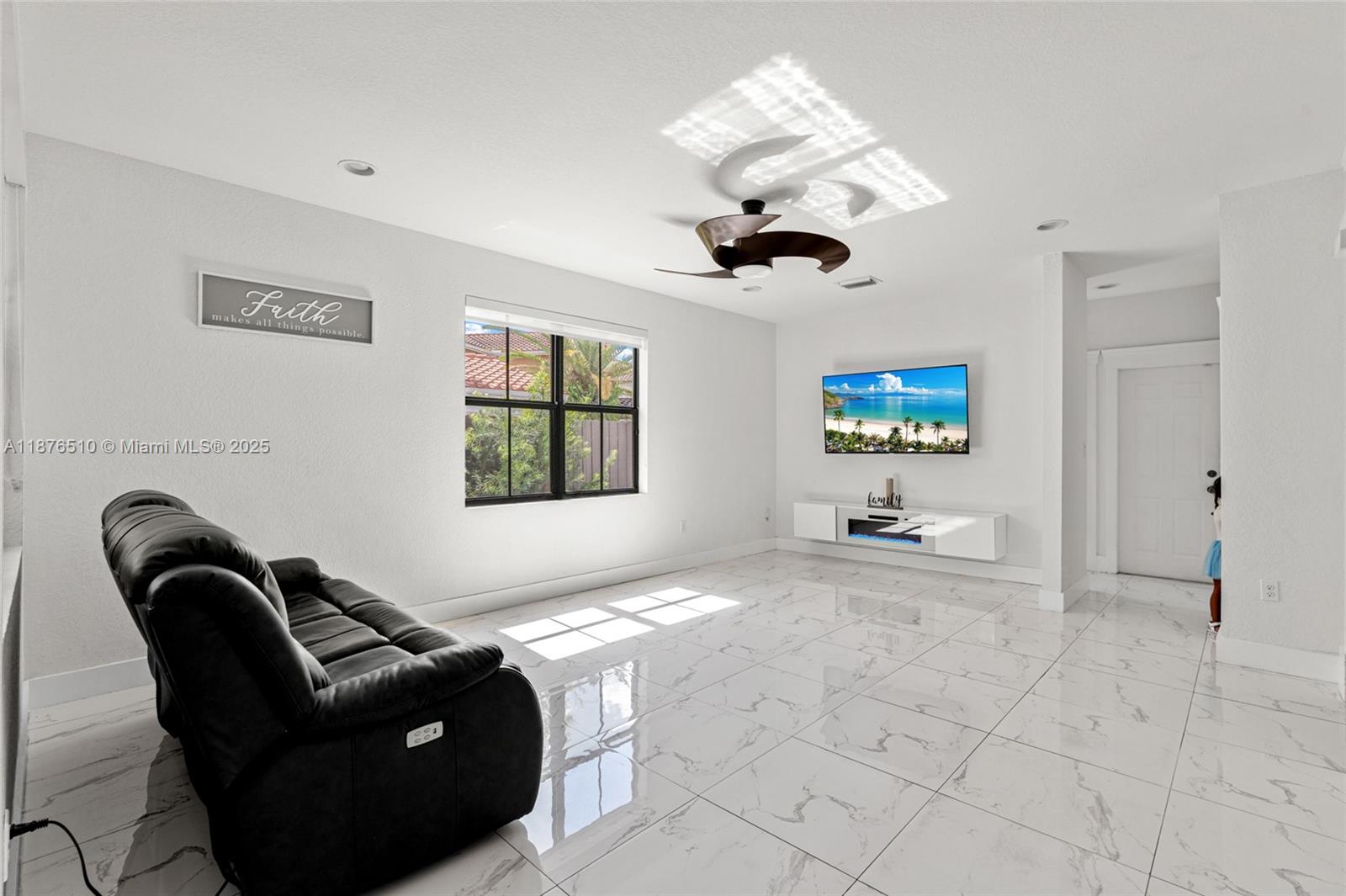 A11876510 Property Photo 16