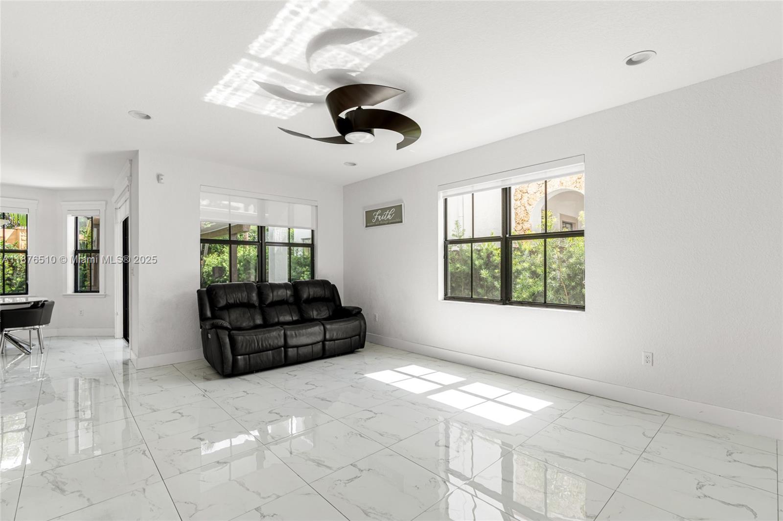 A11876510 Property Photo 18