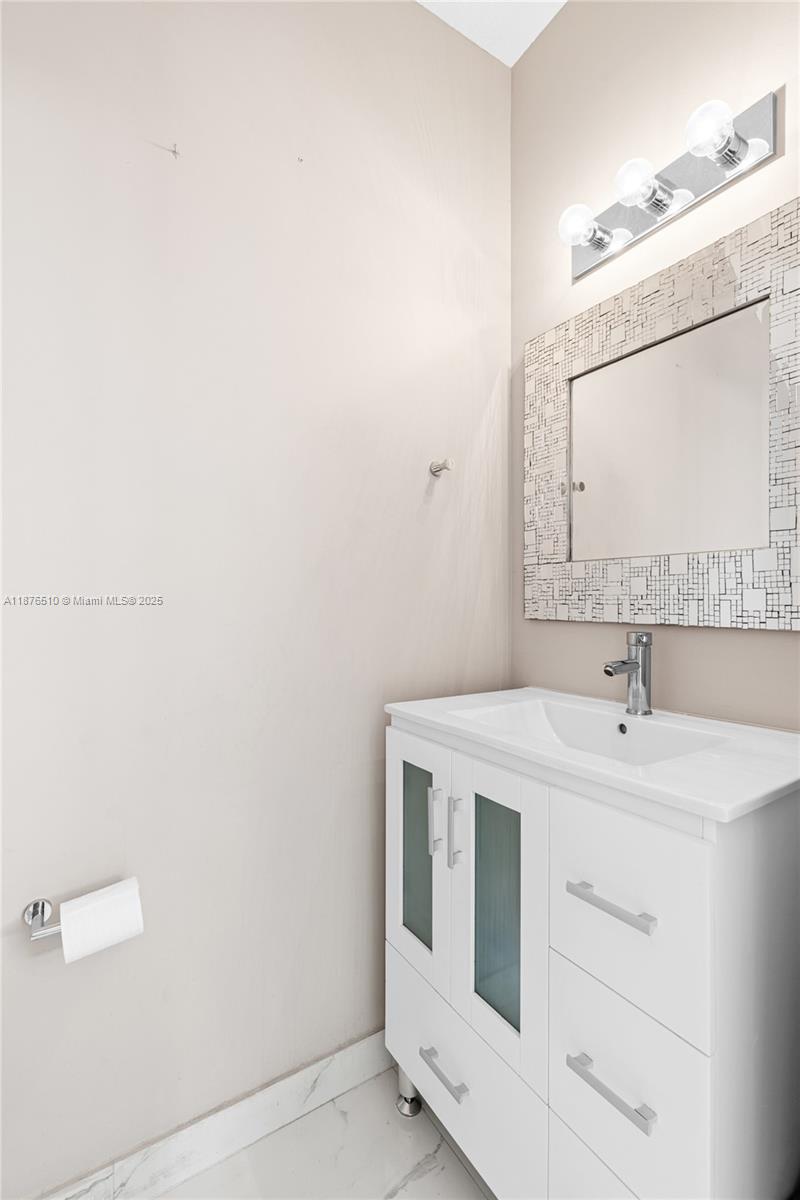 A11876510 Property Photo 20