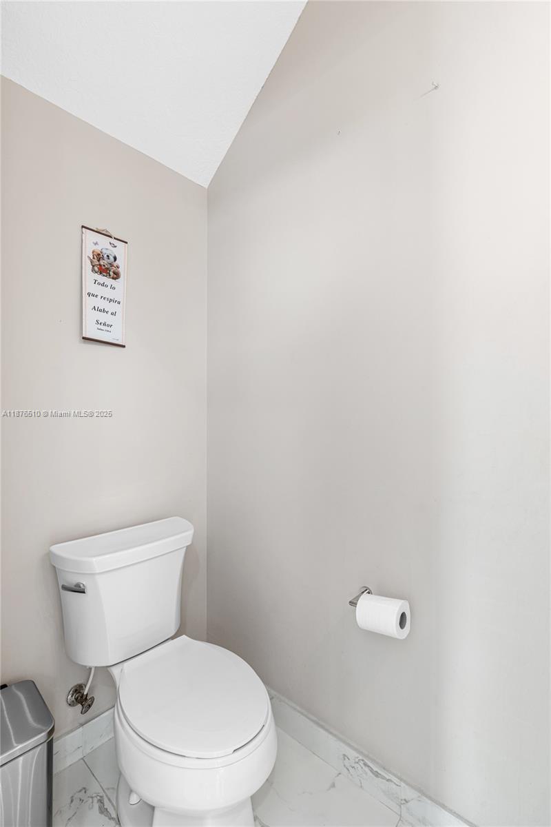 A11876510 Property Photo 21