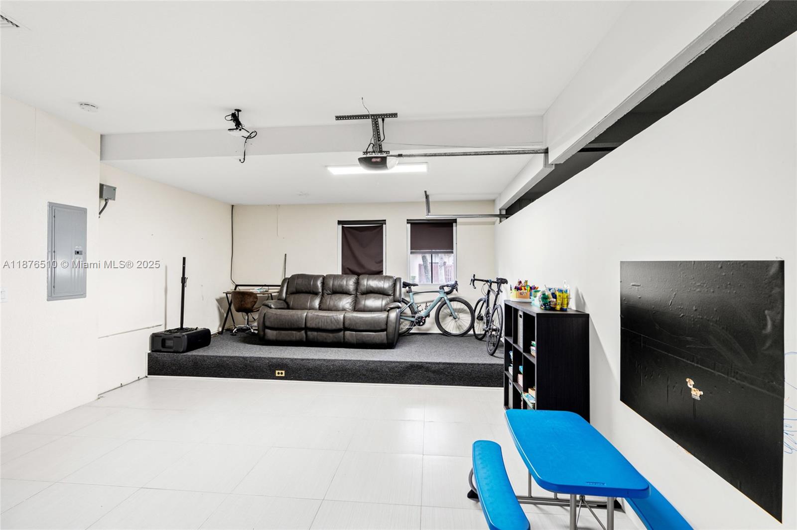 A11876510 Property Photo 22