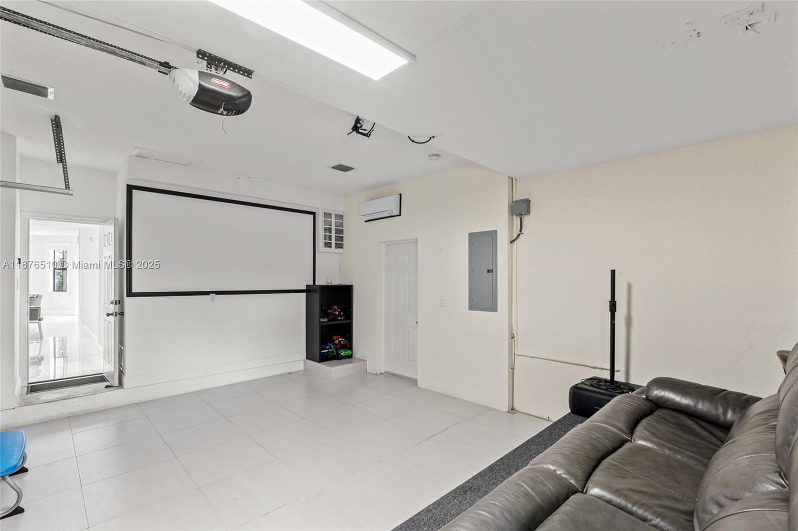 A11876510 Property Photo 23