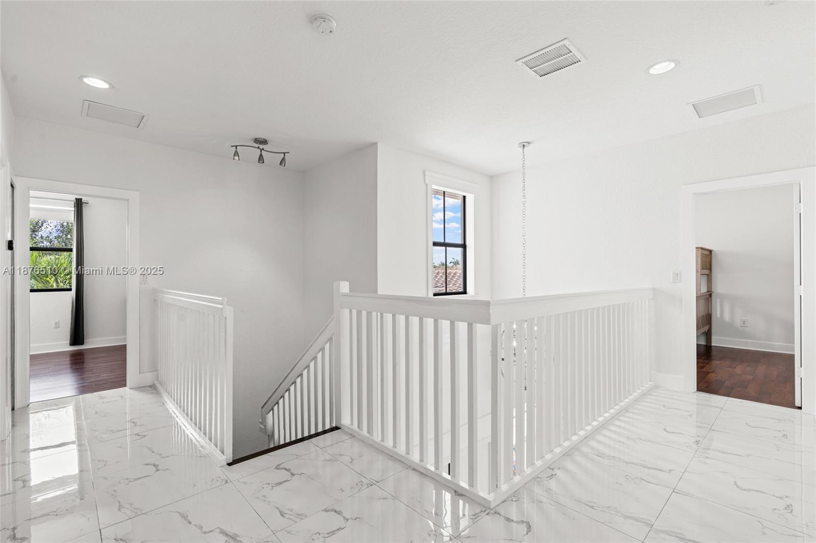 A11876510 Property Photo 26