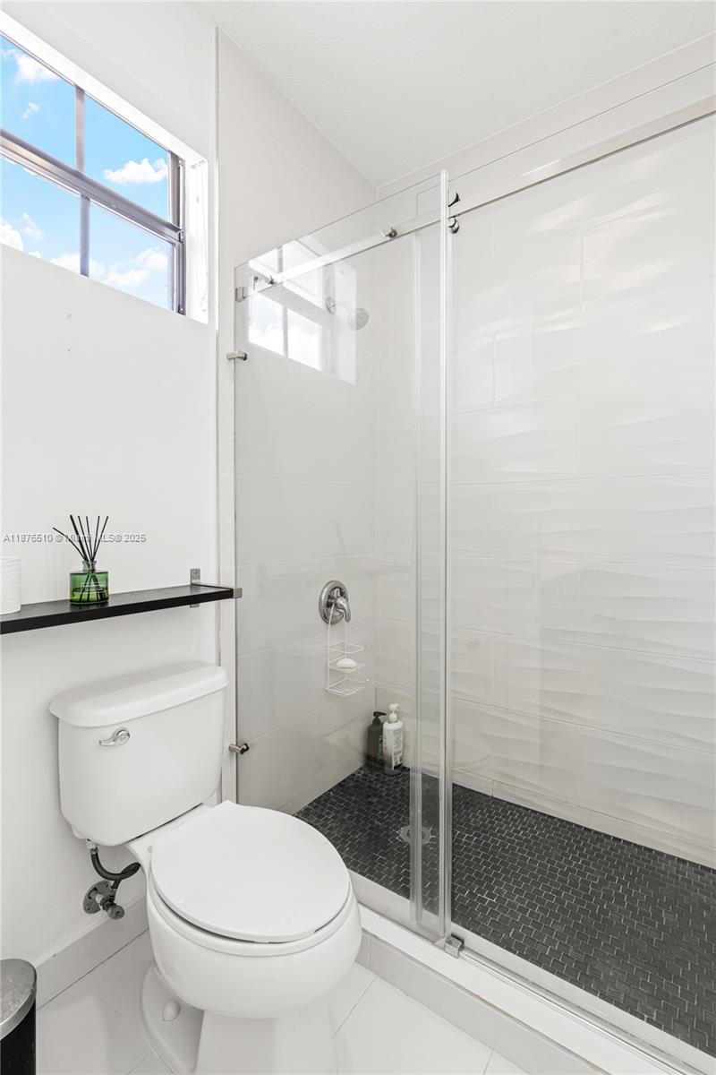 A11876510 Property Photo 28