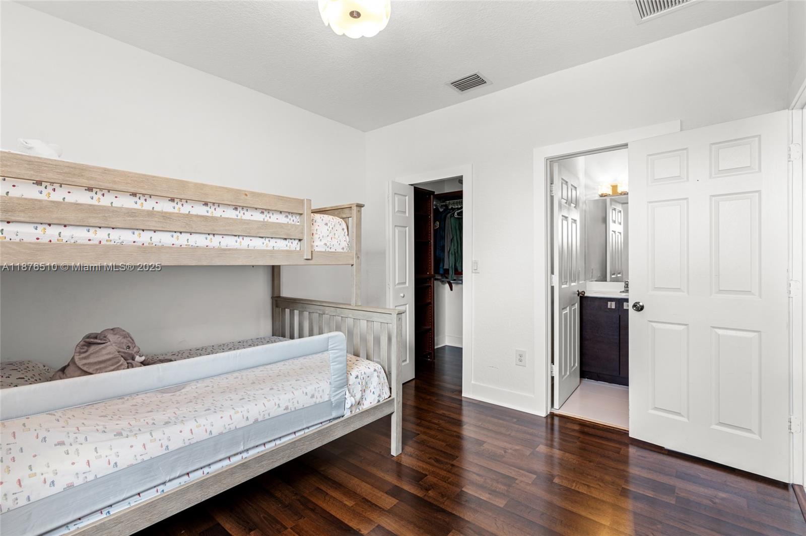 A11876510 Property Photo 34