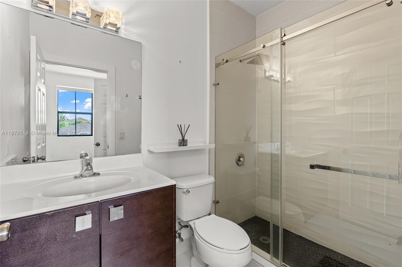 A11876510 Property Photo 36