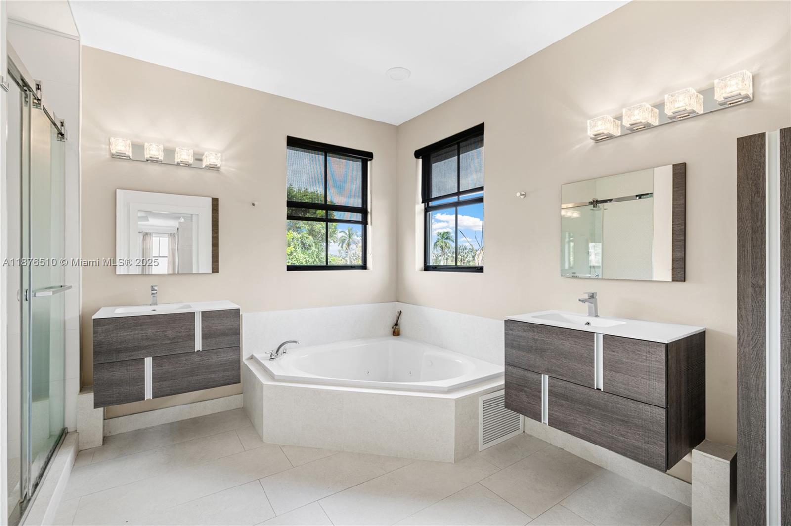 A11876510 Property Photo 41