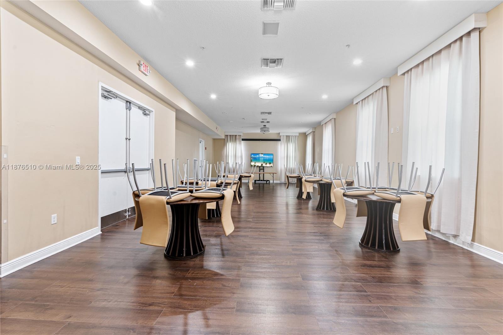 A11876510 Property Photo 60