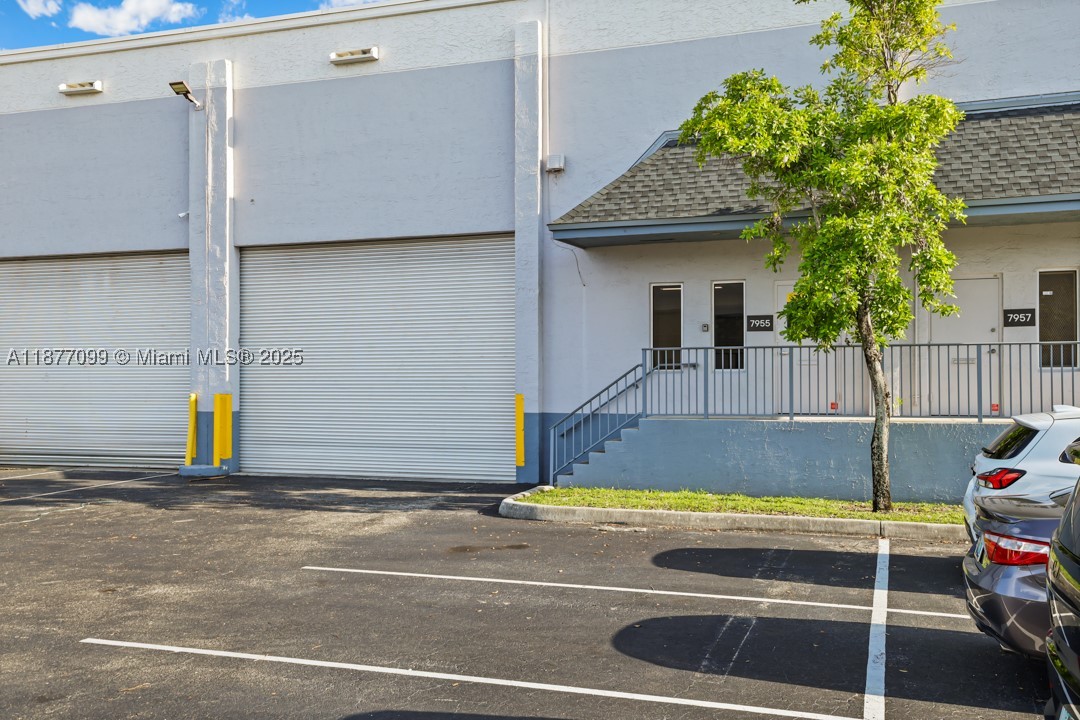 2273 Nw 82nd Ave 7995-7999 Property Photo 3