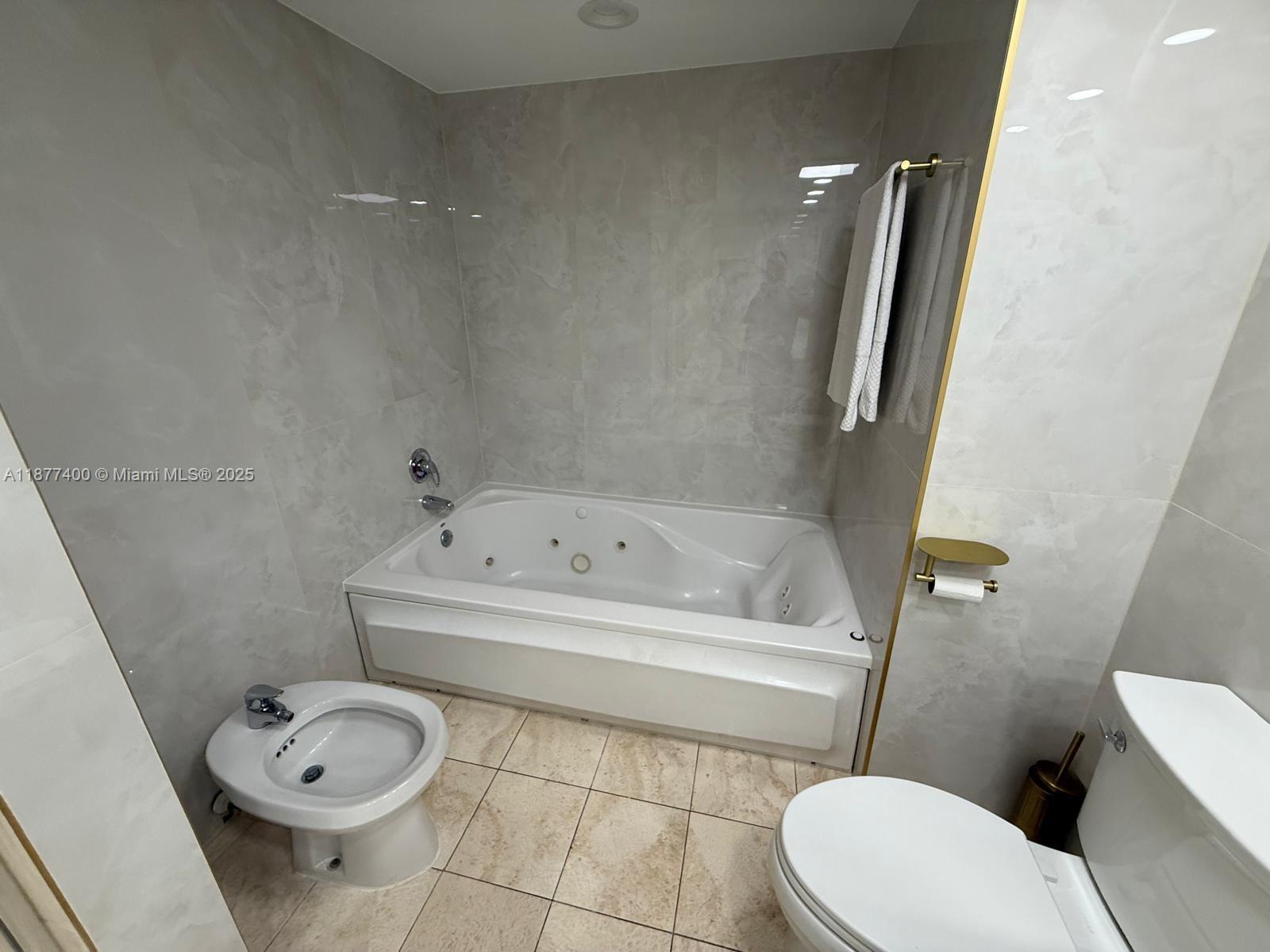 17375 Collins Ave 804 Property Photo 10