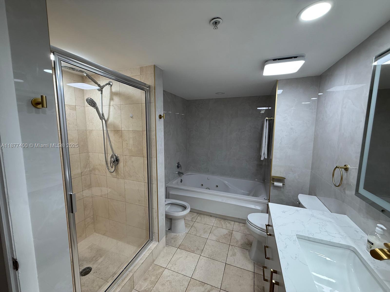 17375 Collins Ave 804 Property Photo 11