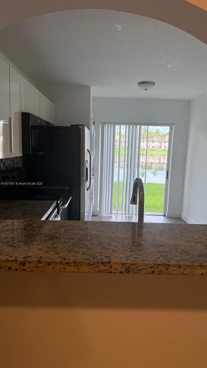 2650 Se 12th Pl 103 Property Photo 4