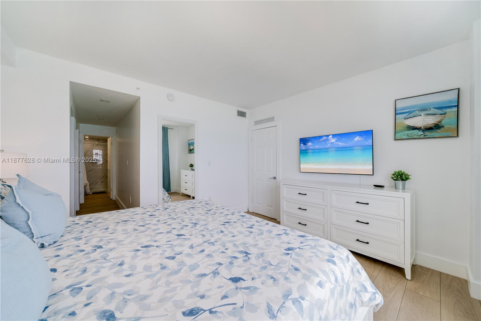 5601 Collins Ave 1011 Property Photo 21