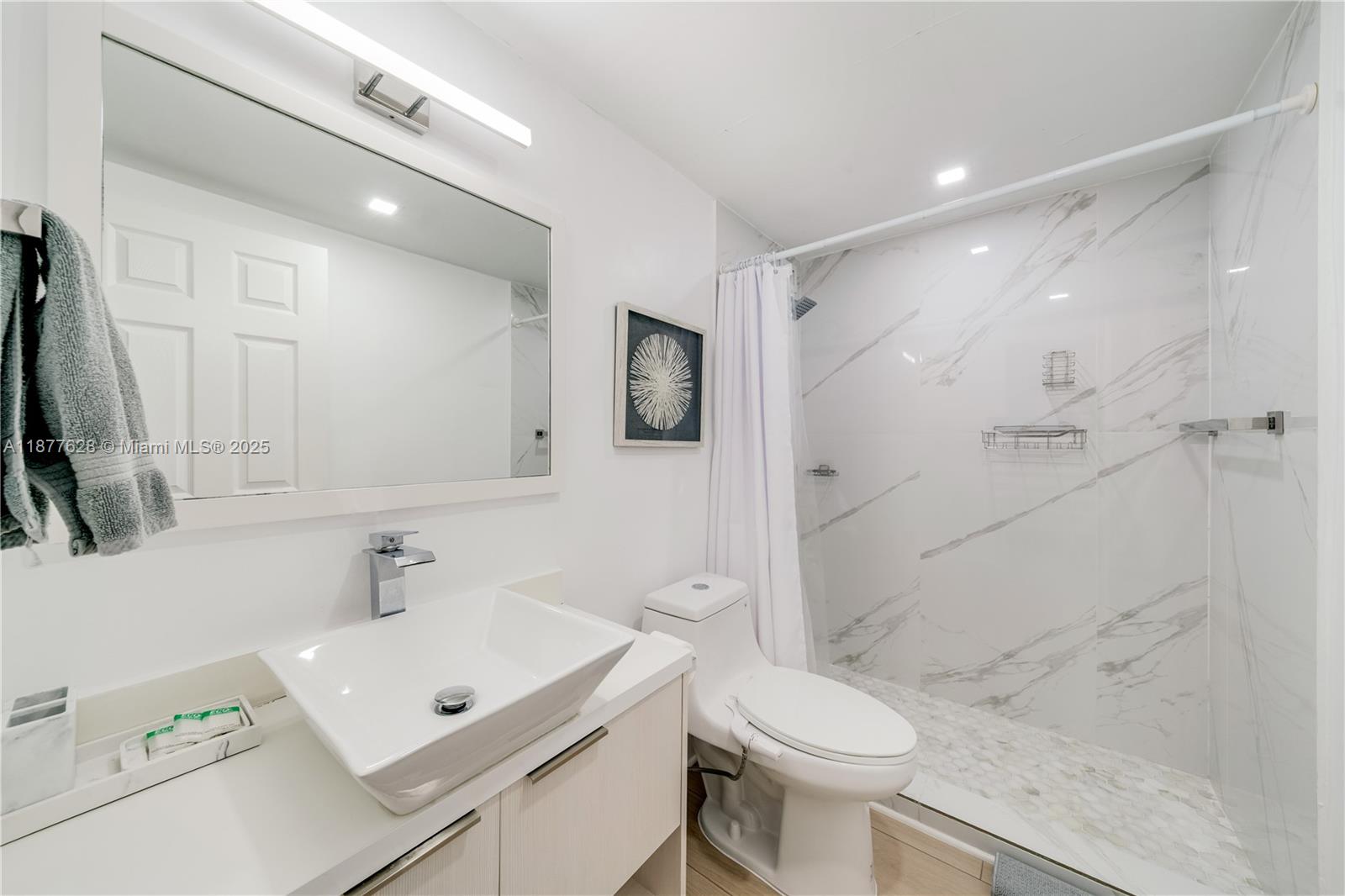5601 Collins Ave 1011 Property Photo 23
