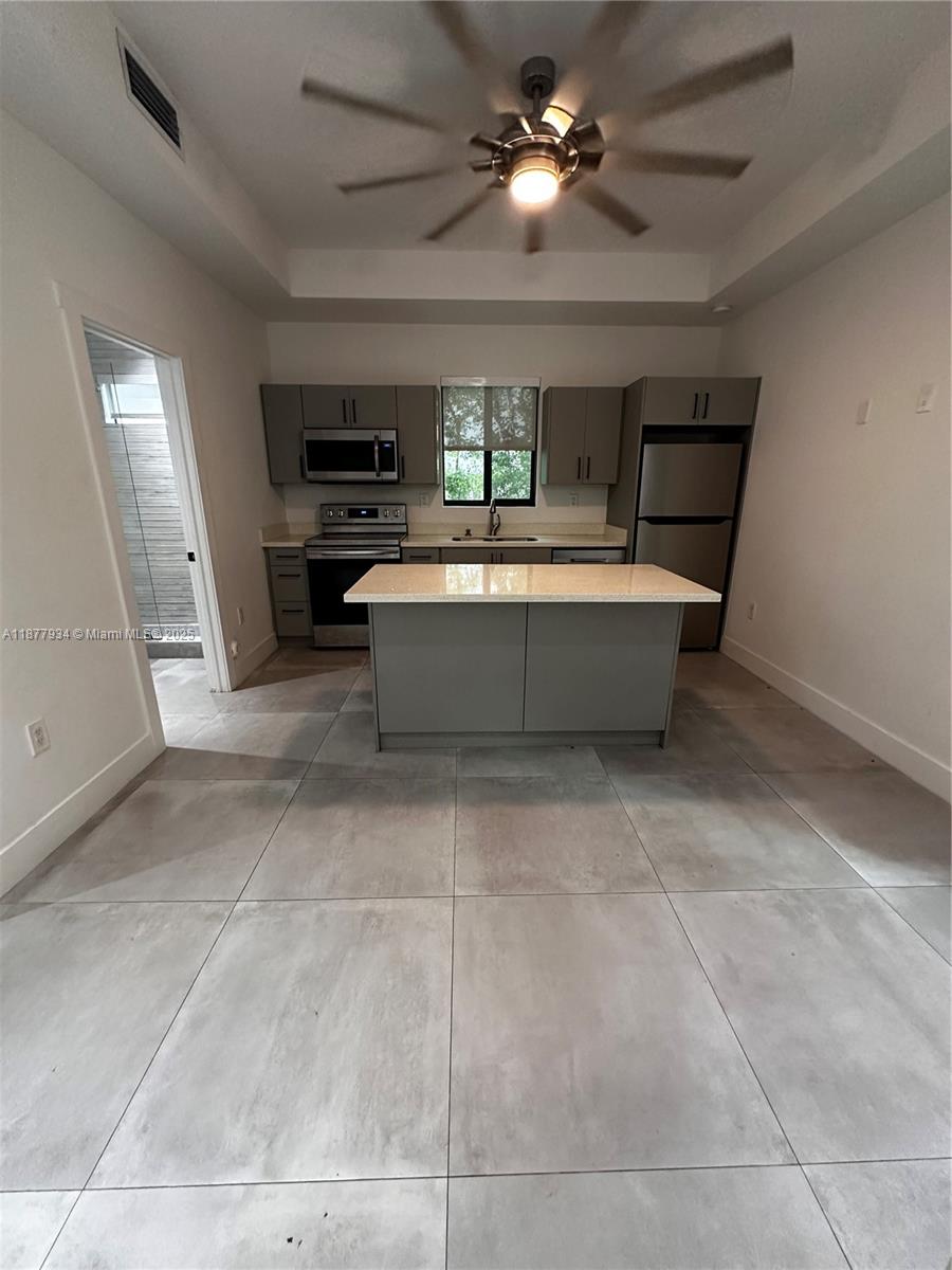 14 Coral Dr 1 Property Photo 4