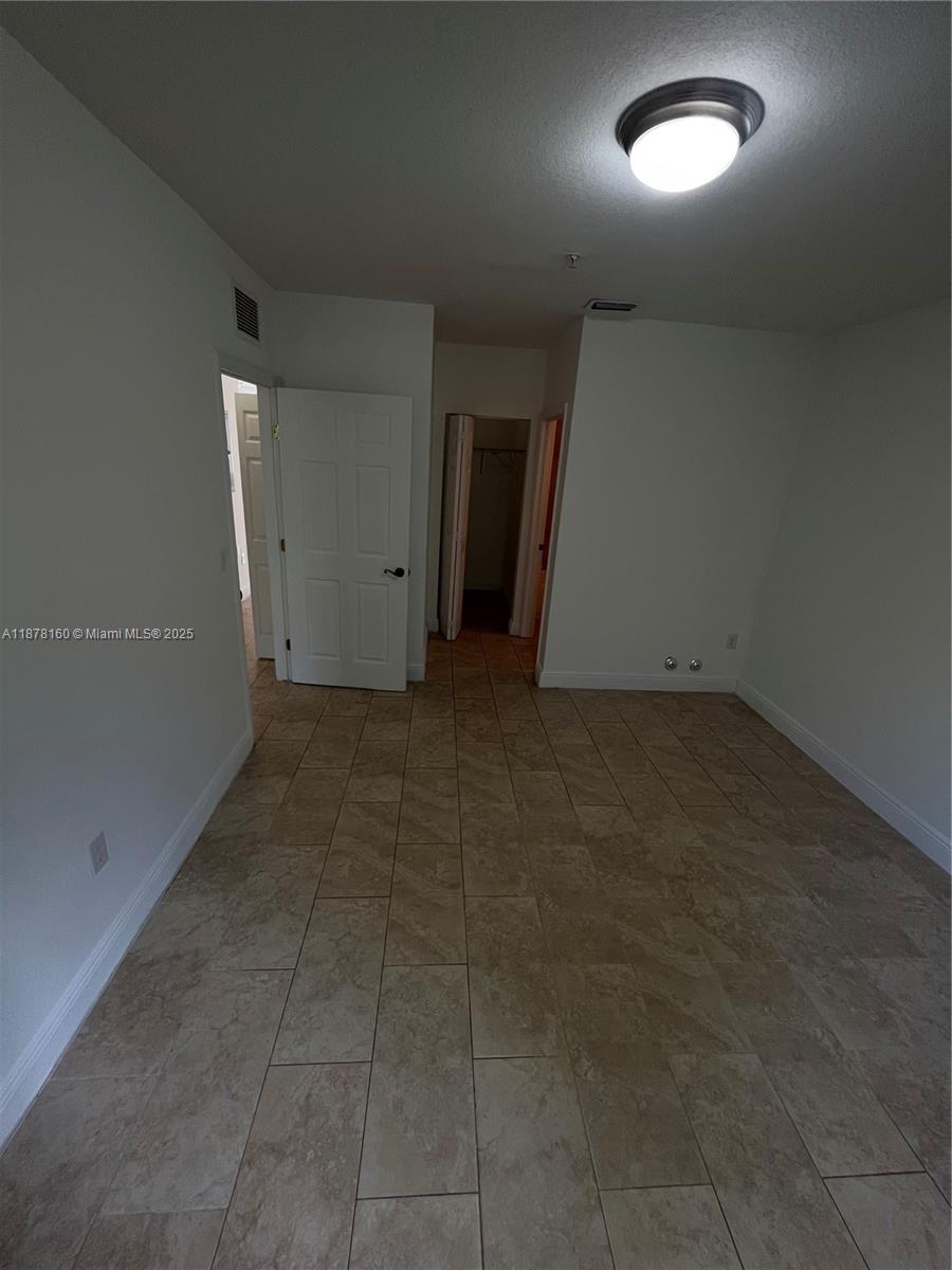 211 W 79th Pl 302 Property Photo 10