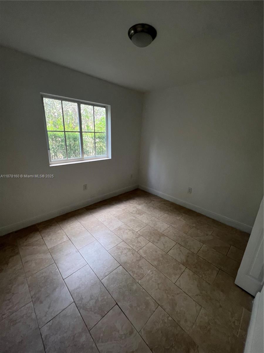 211 W 79th Pl 302 Property Photo 11