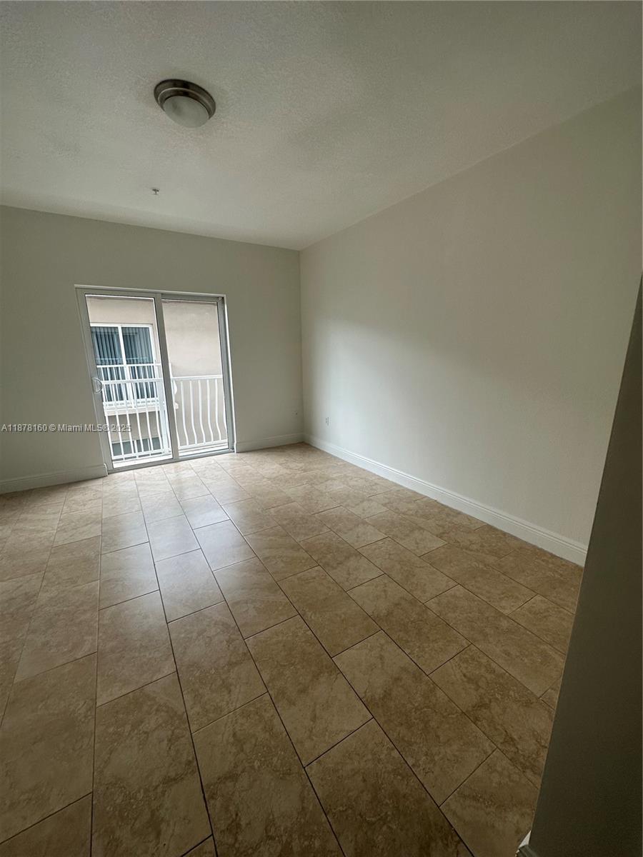 211 W 79th Pl 302 Property Photo 14