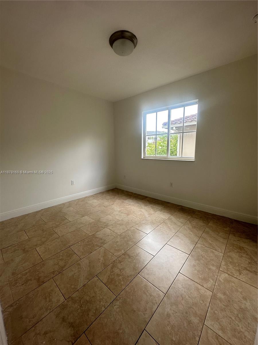 211 W 79th Pl 302 Property Photo 15