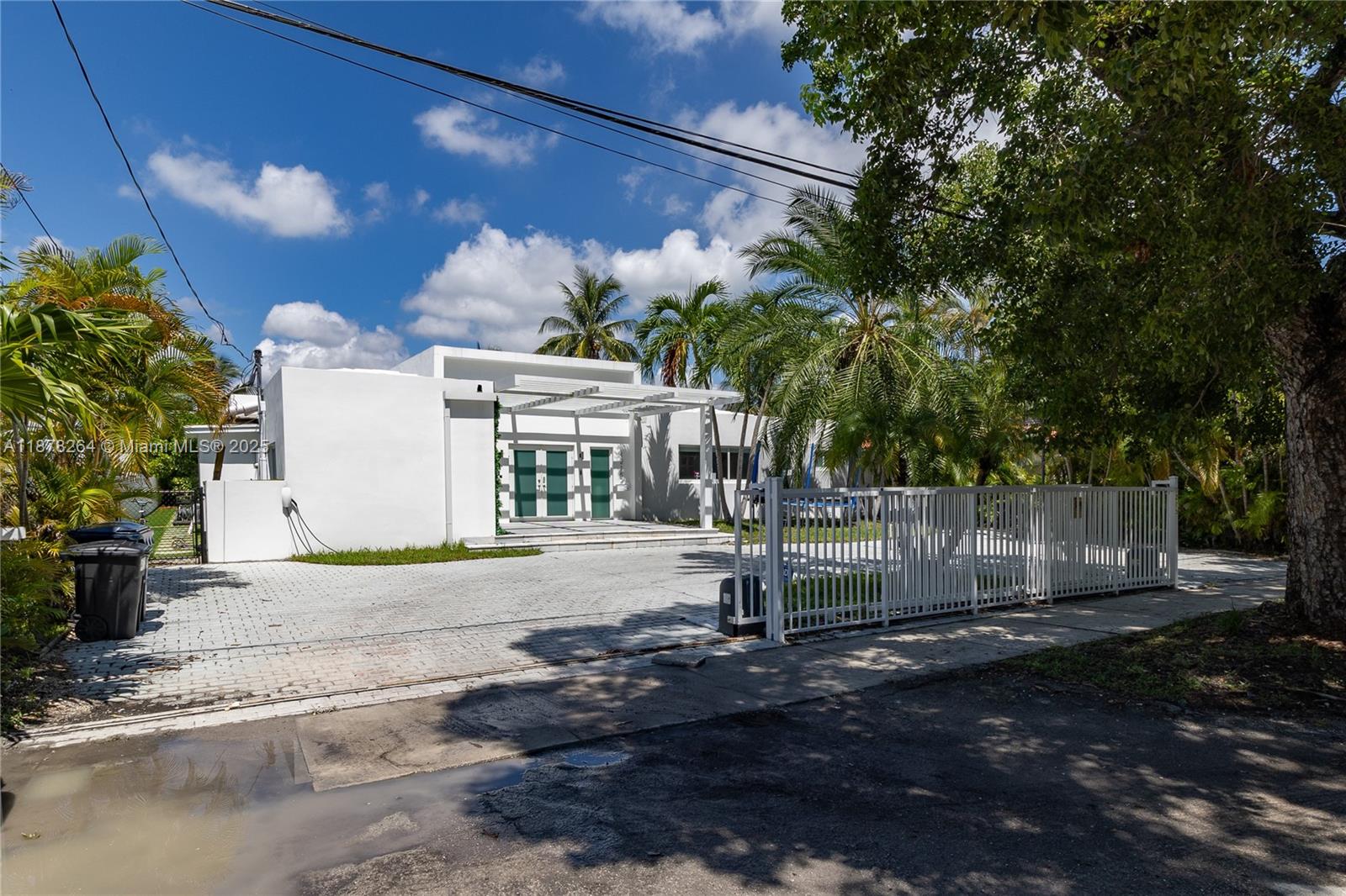 1215 N Biscayne Point Rd Property Photo 4