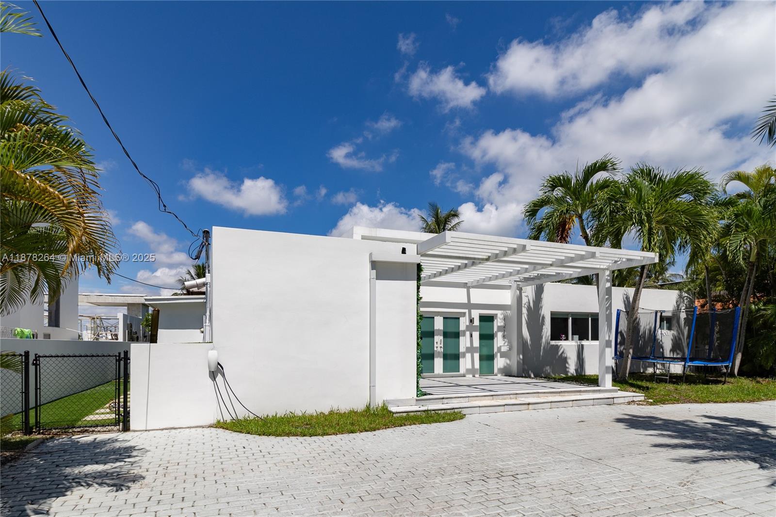 1215 N Biscayne Point Rd Property Photo 6