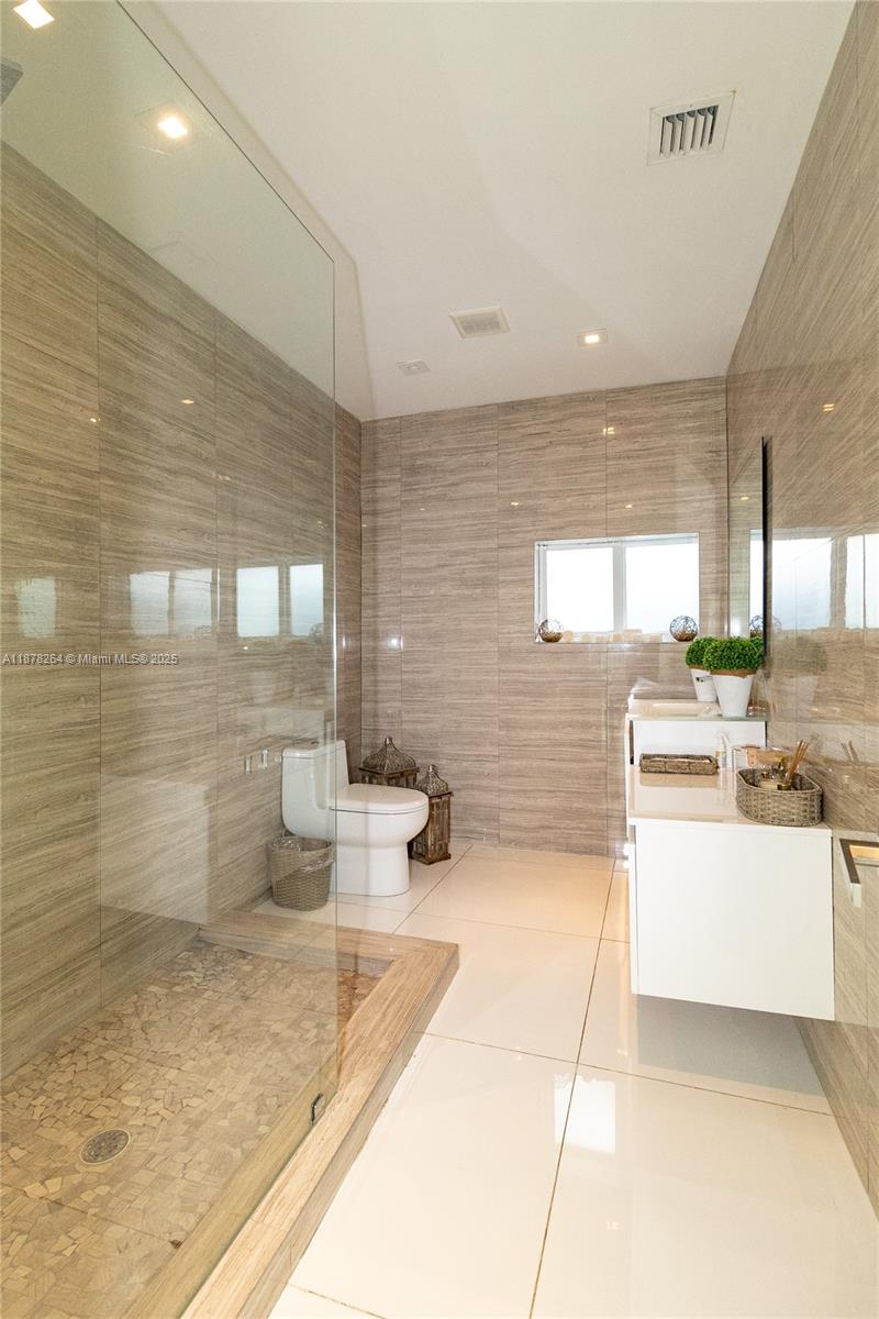 1215 N Biscayne Point Rd Property Photo 23