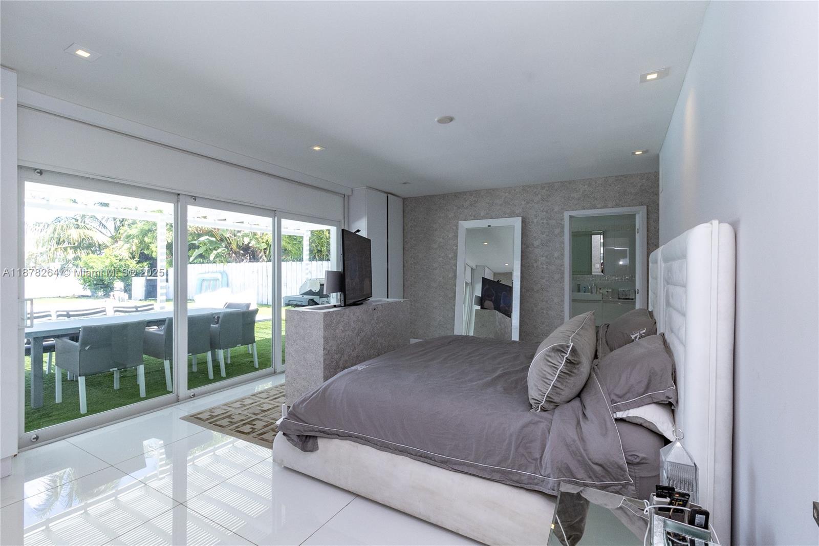 1215 N Biscayne Point Rd Property Photo 25