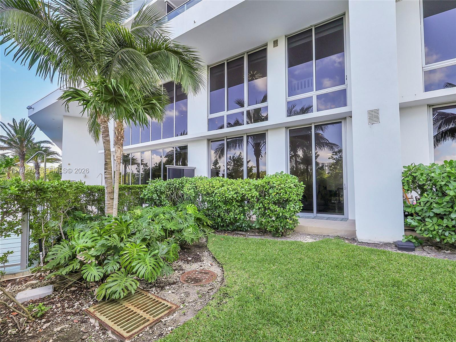 16385 Biscayne Blvd 105 Property Photo 2