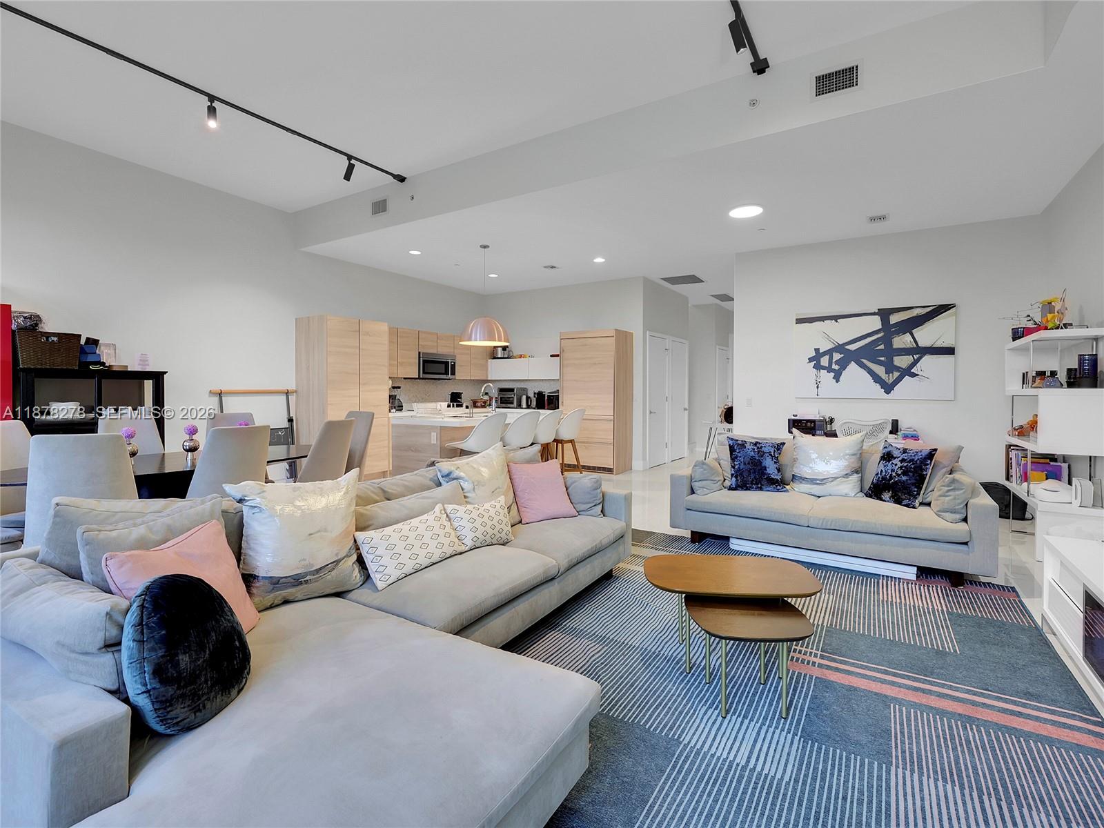 16385 Biscayne Blvd 105 Property Photo 10