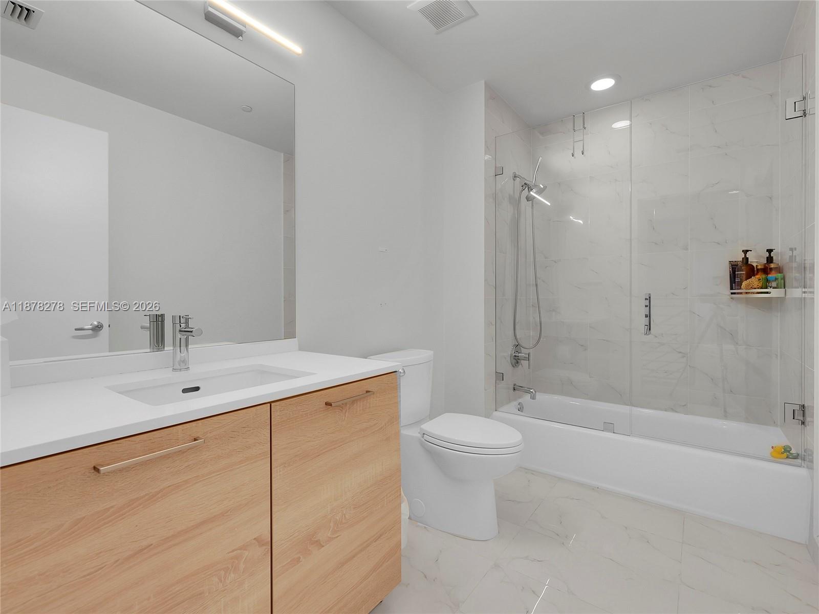 16385 Biscayne Blvd 105 Property Photo 17