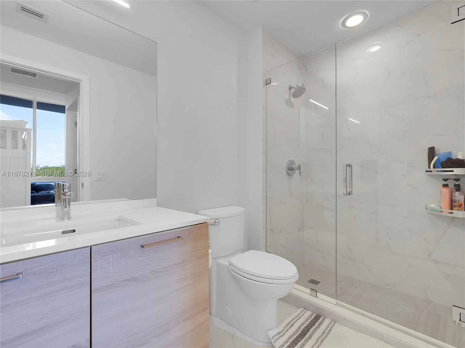 16385 Biscayne Blvd 105 Property Photo 19