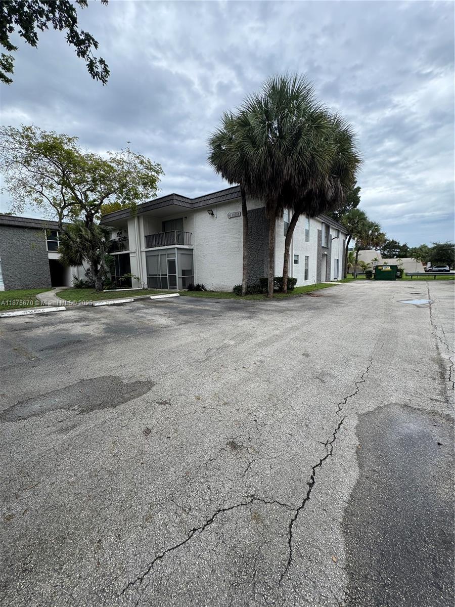 10353 N Kendall Dr Bb2 Property Photo 1