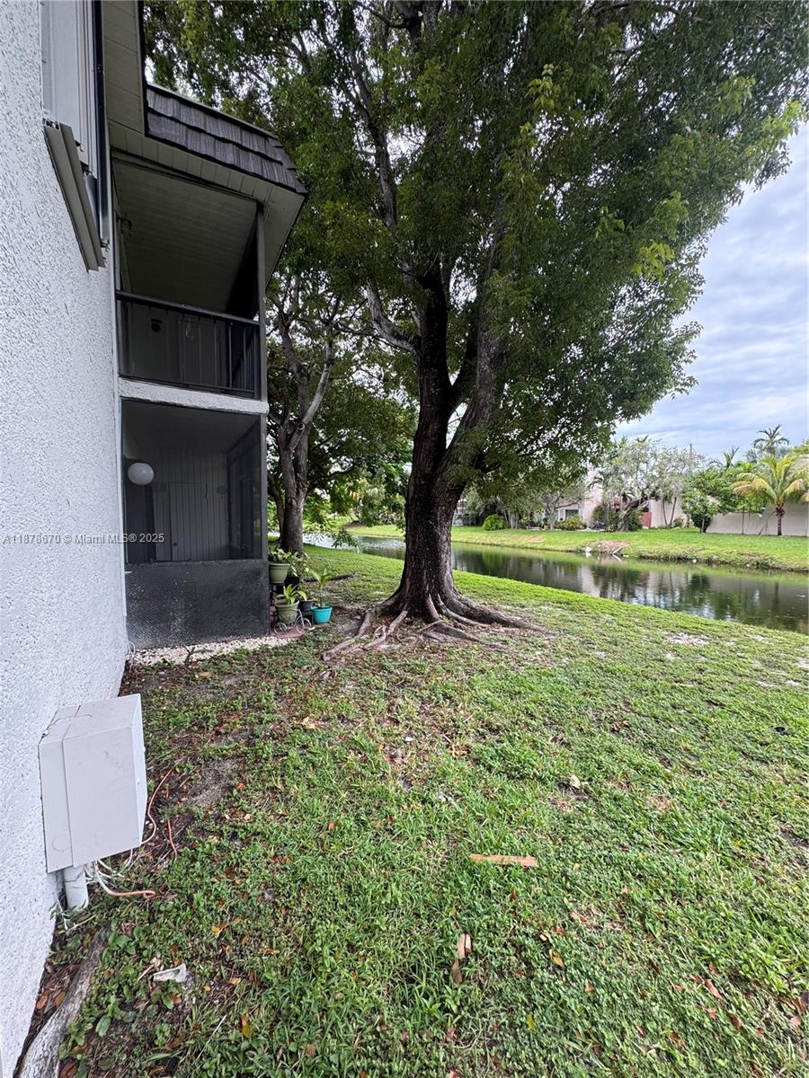 10353 N Kendall Dr Bb2 Property Photo 3
