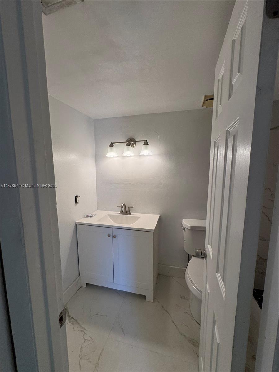 10353 N Kendall Dr Bb2 Property Photo 10